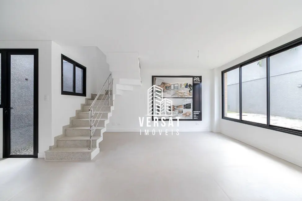 Sobrado com 3 quartos à venda, 130m2 em São Lourenço, Curitiba - PR - imagem 4 Foto 4 de Sobrado com 3 quartos à venda, 130m2 em São Lourenço, Curitiba - PR