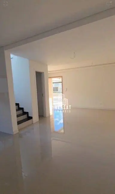 Sobrado com 3 quartos à venda, 157m2 em Portão, Curitiba - PR - imagem 4 Foto 4 de Sobrado com 3 quartos à venda, 157m2 em Portão, Curitiba - PR