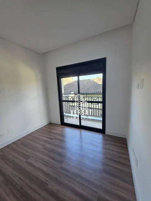 Sobrado com 3 quartos à venda, 157m2 em Portão, Curitiba - PR - imagem 9 Foto 9 de Sobrado com 3 quartos à venda, 157m2 em Portão, Curitiba - PR