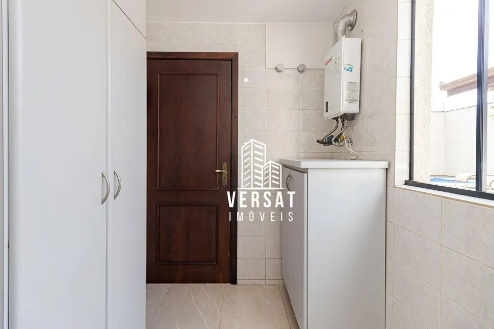 Sobrado com 3 quartos à venda, 238m2 em Pilarzinho, Curitiba - PR - imagem 9 Foto 9 de Sobrado com 3 quartos à venda, 238m2 em Pilarzinho, Curitiba - PR