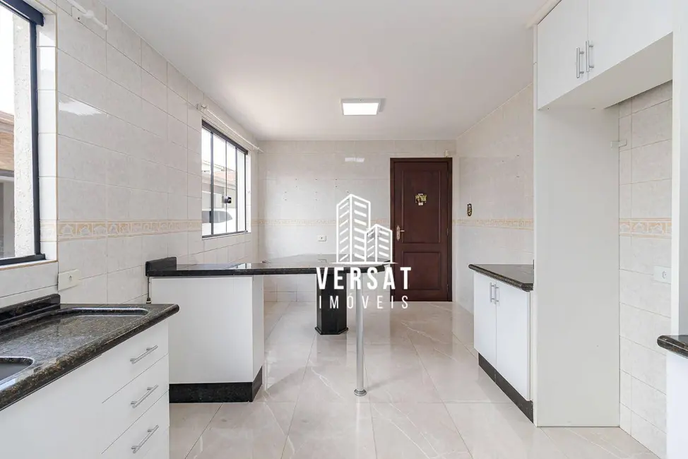 Sobrado com 3 quartos à venda, 238m2 em Pilarzinho, Curitiba - PR - imagem 4 Foto 4 de Sobrado com 3 quartos à venda, 238m2 em Pilarzinho, Curitiba - PR