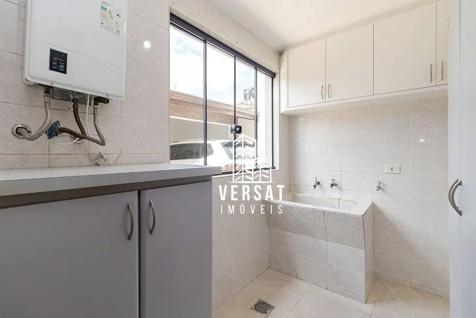 Sobrado com 3 quartos à venda, 238m2 em Pilarzinho, Curitiba - PR - imagem 7 Foto 7 de Sobrado com 3 quartos à venda, 238m2 em Pilarzinho, Curitiba - PR