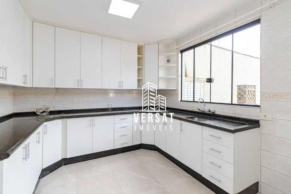 Sobrado com 3 quartos à venda, 238m2 em Pilarzinho, Curitiba - PR - imagem 3 Foto 3 de Sobrado com 3 quartos à venda, 238m2 em Pilarzinho, Curitiba - PR