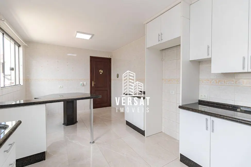 Sobrado com 3 quartos à venda, 238m2 em Pilarzinho, Curitiba - PR - imagem 5 Foto 5 de Sobrado com 3 quartos à venda, 238m2 em Pilarzinho, Curitiba - PR