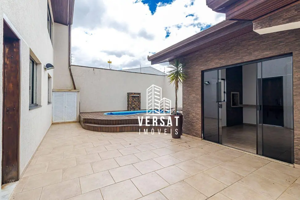 Sobrado com 3 quartos à venda, 238m2 em Pilarzinho, Curitiba - PR - imagem 1 Foto 1 de Sobrado com 3 quartos à venda, 238m2 em Pilarzinho, Curitiba - PR