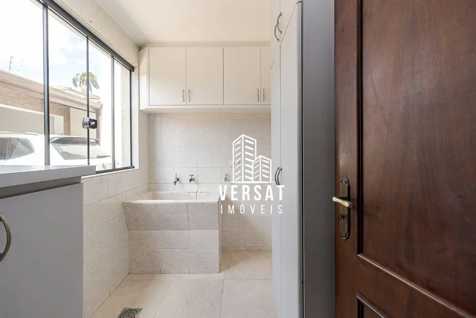 Sobrado com 3 quartos à venda, 238m2 em Pilarzinho, Curitiba - PR - imagem 8 Foto 8 de Sobrado com 3 quartos à venda, 238m2 em Pilarzinho, Curitiba - PR