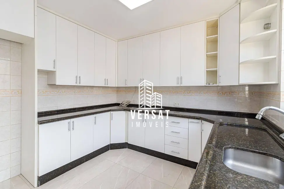 Sobrado com 3 quartos à venda, 238m2 em Pilarzinho, Curitiba - PR - imagem 6 Foto 6 de Sobrado com 3 quartos à venda, 238m2 em Pilarzinho, Curitiba - PR