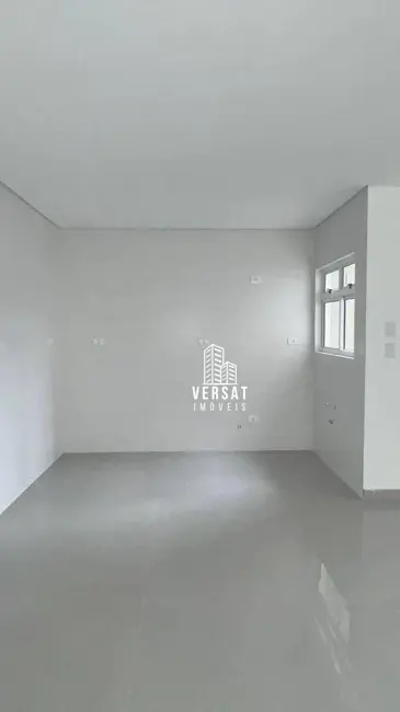 Sobrado com 3 quartos à venda, 120m2 em Xaxim, Curitiba - PR - imagem 4 Foto 4 de Sobrado com 3 quartos à venda, 120m2 em Xaxim, Curitiba - PR