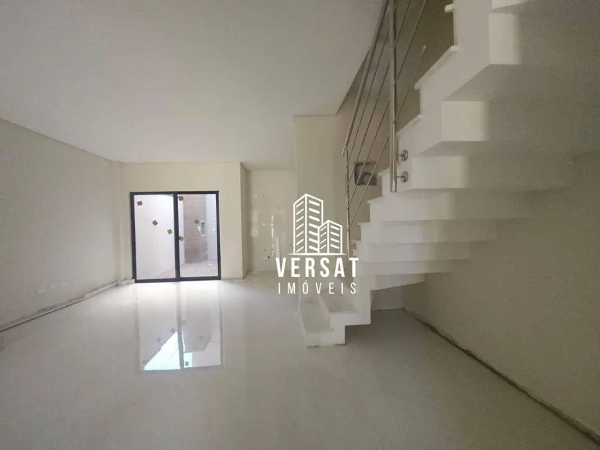 Foto 3 de Sobrado com 3 quartos à venda, 150m2 em Uberaba, Curitiba - PR