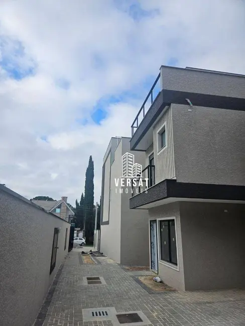 Sobrado com 3 quartos à venda, 135m2 em Uberaba, Curitiba - PR - imagem 4 Foto 4 de Sobrado com 3 quartos à venda, 135m2 em Uberaba, Curitiba - PR