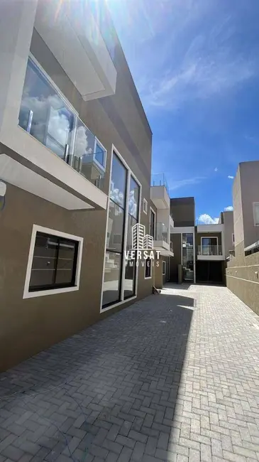 Sobrado com 3 quartos à venda, 122m2 em Uberaba, Curitiba - PR - imagem 3 Foto 3 de Sobrado com 3 quartos à venda, 122m2 em Uberaba, Curitiba - PR