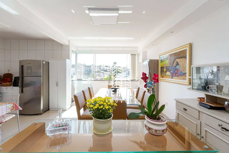 Sobrado com 3 quartos à venda, 153m2 em Abranches, Curitiba - PR - imagem 4 Foto 4 de Sobrado com 3 quartos à venda, 153m2 em Abranches, Curitiba - PR