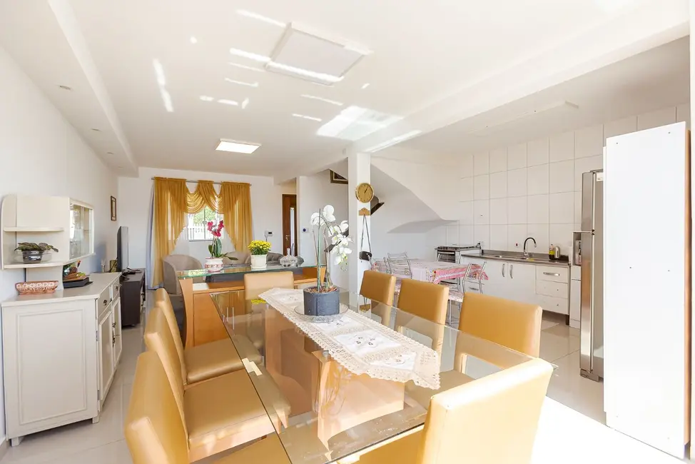 Sobrado com 3 quartos à venda, 153m2 em Abranches, Curitiba - PR - imagem 7 Foto 7 de Sobrado com 3 quartos à venda, 153m2 em Abranches, Curitiba - PR