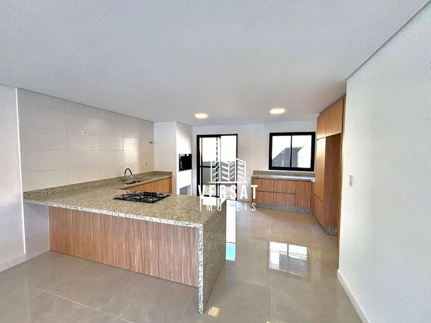 Sobrado com 3 quartos à venda, 268m2 em Tingui, Curitiba - PR - imagem 4 Foto 4 de Sobrado com 3 quartos à venda, 268m2 em Tingui, Curitiba - PR