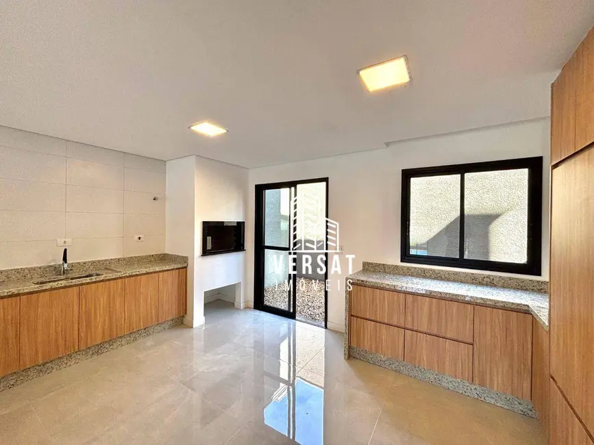 Sobrado com 3 quartos à venda, 268m2 em Tingui, Curitiba - PR - imagem 6 Foto 6 de Sobrado com 3 quartos à venda, 268m2 em Tingui, Curitiba - PR