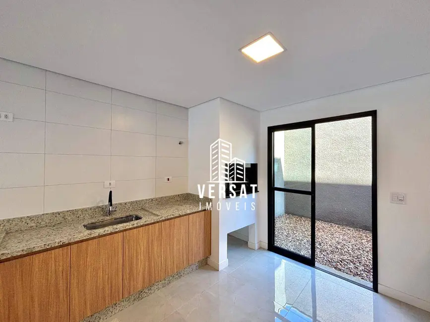 Sobrado com 3 quartos à venda, 268m2 em Tingui, Curitiba - PR - imagem 8 Foto 8 de Sobrado com 3 quartos à venda, 268m2 em Tingui, Curitiba - PR