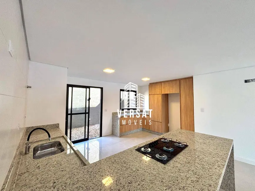 Sobrado com 3 quartos à venda, 268m2 em Tingui, Curitiba - PR - imagem 5 Foto 5 de Sobrado com 3 quartos à venda, 268m2 em Tingui, Curitiba - PR