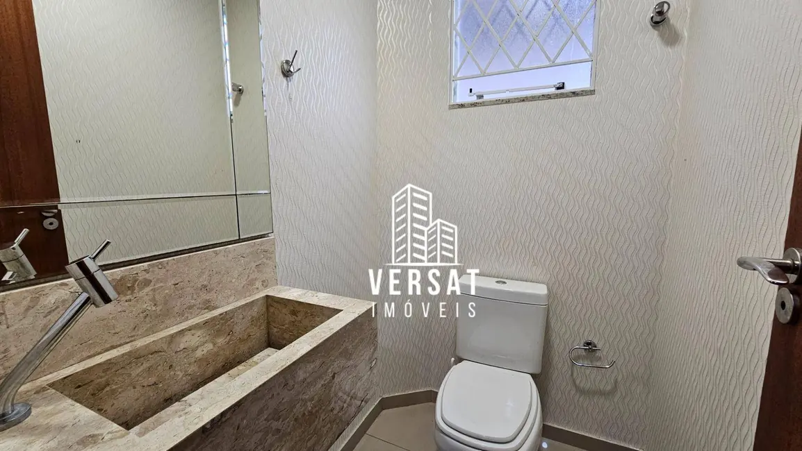 Foto 3 de Sobrado com 3 quartos à venda, 250m2 em Uberaba, Curitiba - PR