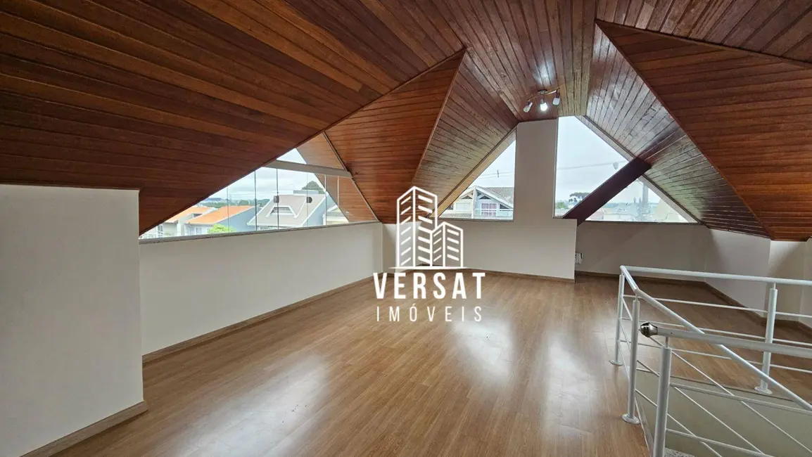 Foto 1 de Sobrado com 3 quartos à venda, 250m2 em Uberaba, Curitiba - PR