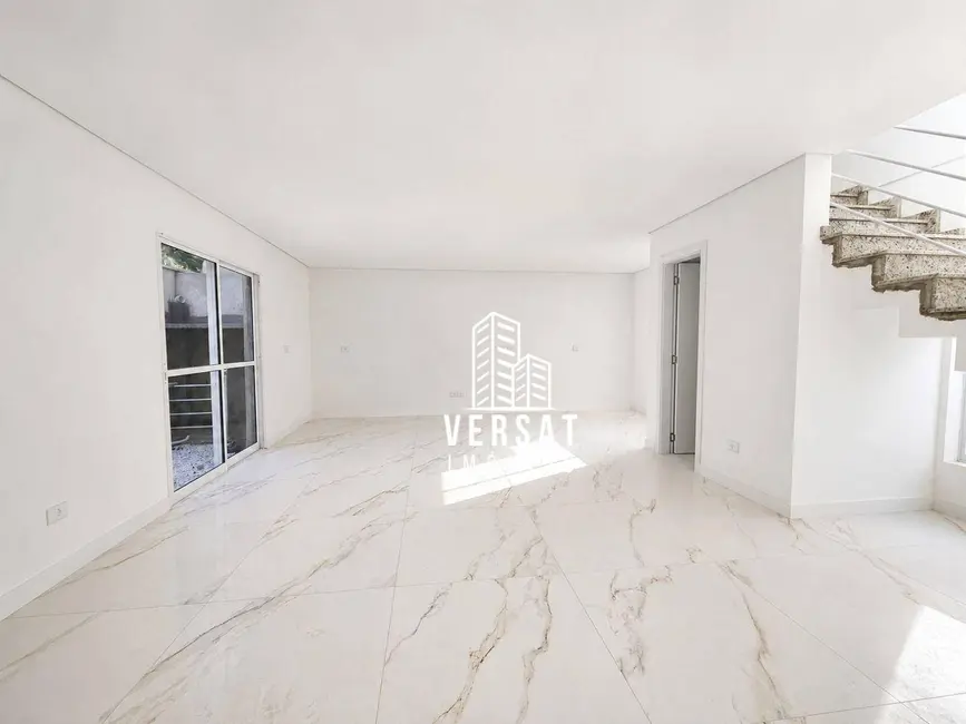 Sobrado com 3 quartos à venda, 138m2 em Uberaba, Curitiba - PR - imagem 6 Foto 6 de Sobrado com 3 quartos à venda, 138m2 em Uberaba, Curitiba - PR