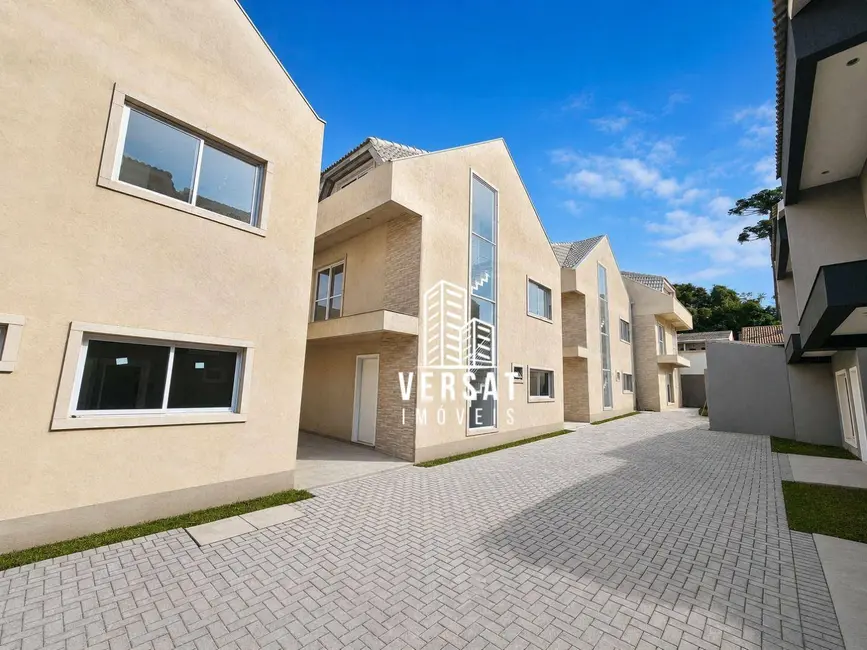Sobrado com 3 quartos à venda, 138m2 em Uberaba, Curitiba - PR - imagem 2 Foto 2 de Sobrado com 3 quartos à venda, 138m2 em Uberaba, Curitiba - PR