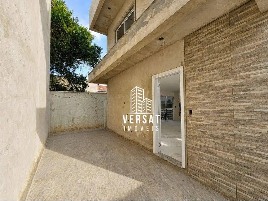 Sobrado com 3 quartos à venda, 138m2 em Uberaba, Curitiba - PR - imagem 4 Foto 4 de Sobrado com 3 quartos à venda, 138m2 em Uberaba, Curitiba - PR