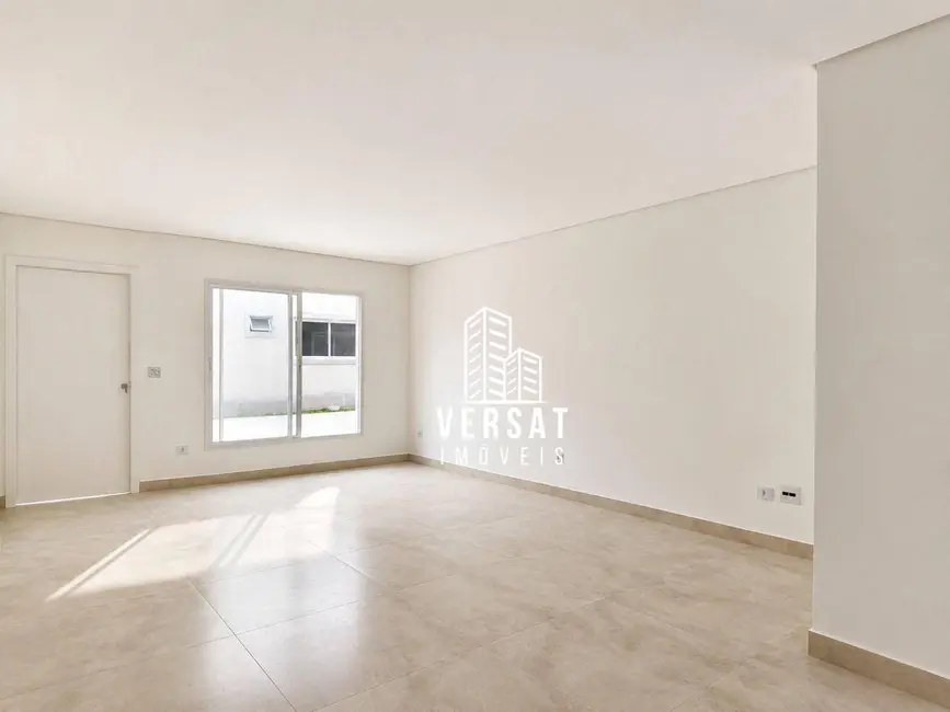 Sobrado com 3 quartos à venda, 131m2 em Uberaba, Curitiba - PR - imagem 5 Foto 5 de Sobrado com 3 quartos à venda, 131m2 em Uberaba, Curitiba - PR