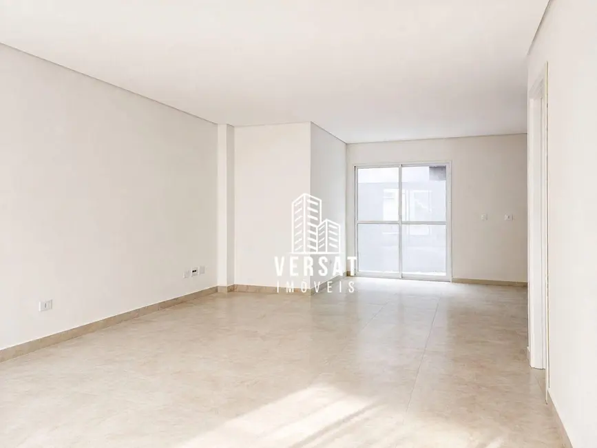 Sobrado com 3 quartos à venda, 131m2 em Uberaba, Curitiba - PR - imagem 3 Foto 3 de Sobrado com 3 quartos à venda, 131m2 em Uberaba, Curitiba - PR