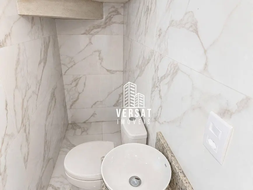 Sobrado com 3 quartos à venda, 131m2 em Uberaba, Curitiba - PR - imagem 6 Foto 6 de Sobrado com 3 quartos à venda, 131m2 em Uberaba, Curitiba - PR
