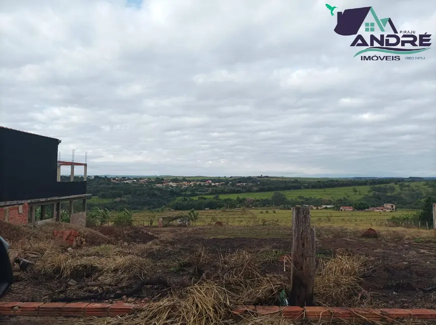 Foto 1 de Terreno / Lote à venda, 806m2 em Piraju - SP