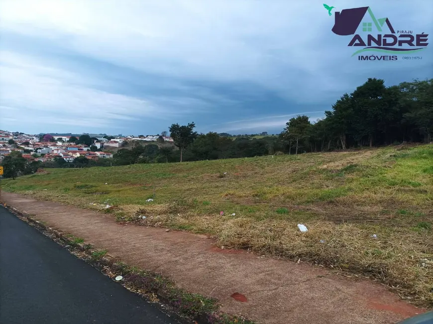 Foto 1 de Terreno / Lote à venda em Piraju - SP