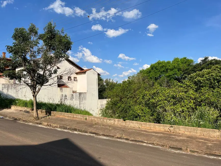 Foto 1 de Terreno / Lote à venda, 311m2 em Piraju - SP