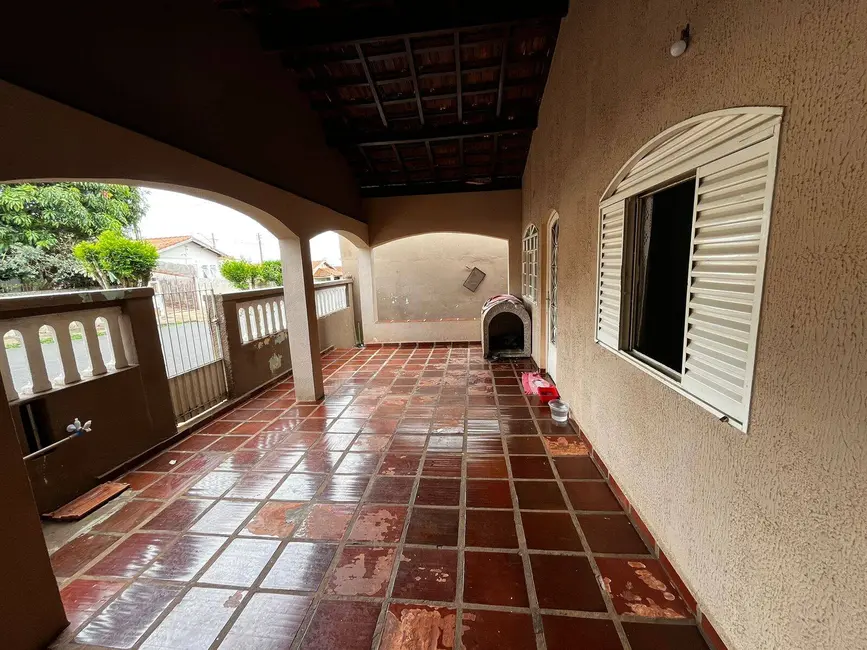 Foto 2 de Casa com 3 quartos à venda, 200m2 em Piraju - SP