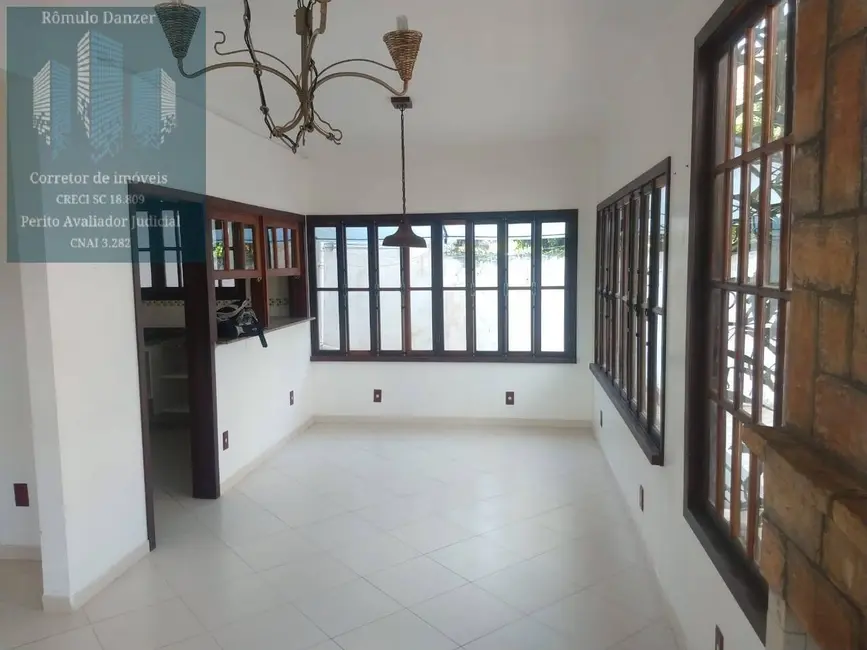 Casa com 3 quartos à venda, 367m2 em Florianopolis - SC - imagem 3 Foto 3 de Casa com 3 quartos à venda, 367m2 em Florianopolis - SC