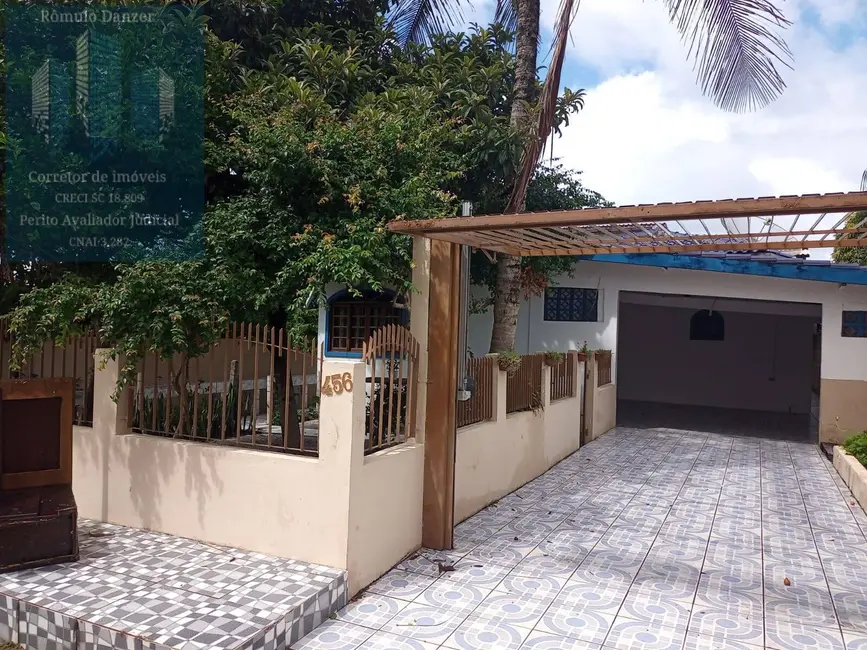 Casa com 8 quartos à venda, 420m2 em São João do Rio Vermelho, Florianopolis - SC - imagem 1 Foto 1 de Casa com 8 quartos à venda, 420m2 em São João do Rio Vermelho, Florianopolis - SC
