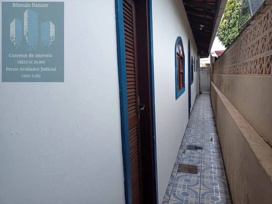 Casa com 8 quartos à venda, 420m2 em São João do Rio Vermelho, Florianopolis - SC - imagem 4 Foto 4 de Casa com 8 quartos à venda, 420m2 em São João do Rio Vermelho, Florianopolis - SC