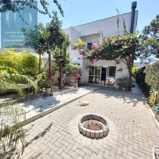 Casa com 3 quartos à venda, 200m2 em São João do Rio Vermelho, Florianopolis - SC - imagem 3 Foto 3 de Casa com 3 quartos à venda, 200m2 em São João do Rio Vermelho, Florianopolis - SC