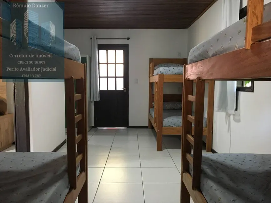 Casa com 6 quartos à venda, 260m2 em Florianopolis - SC - imagem 5 Foto 5 de Casa com 6 quartos à venda, 260m2 em Florianopolis - SC