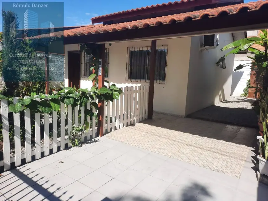 Foto 1 de Casa com 2 quartos à venda, 56m2 em São João do Rio Vermelho, Florianopolis - SC