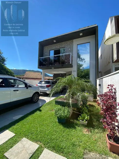 Foto 3 de Casa com 2 quartos à venda, 141m2 em Florianopolis - SC