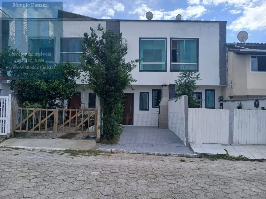 Foto 2 de Casa com 2 quartos à venda, 57m2 em Florianopolis - SC