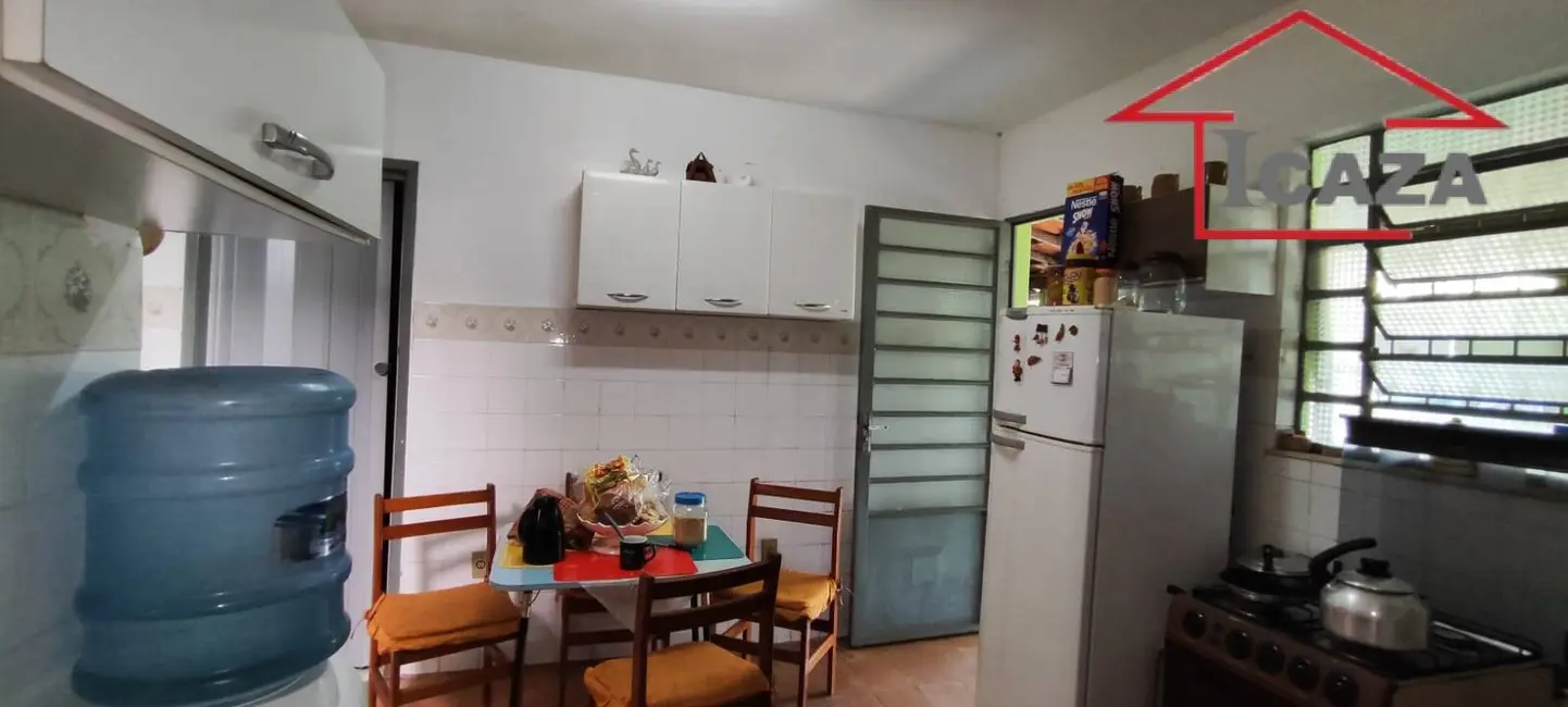 Casa com 3 quartos à venda, 550m2 em Araruama - RJ - imagem 5 Foto 5 de Casa com 3 quartos à venda, 550m2 em Araruama - RJ
