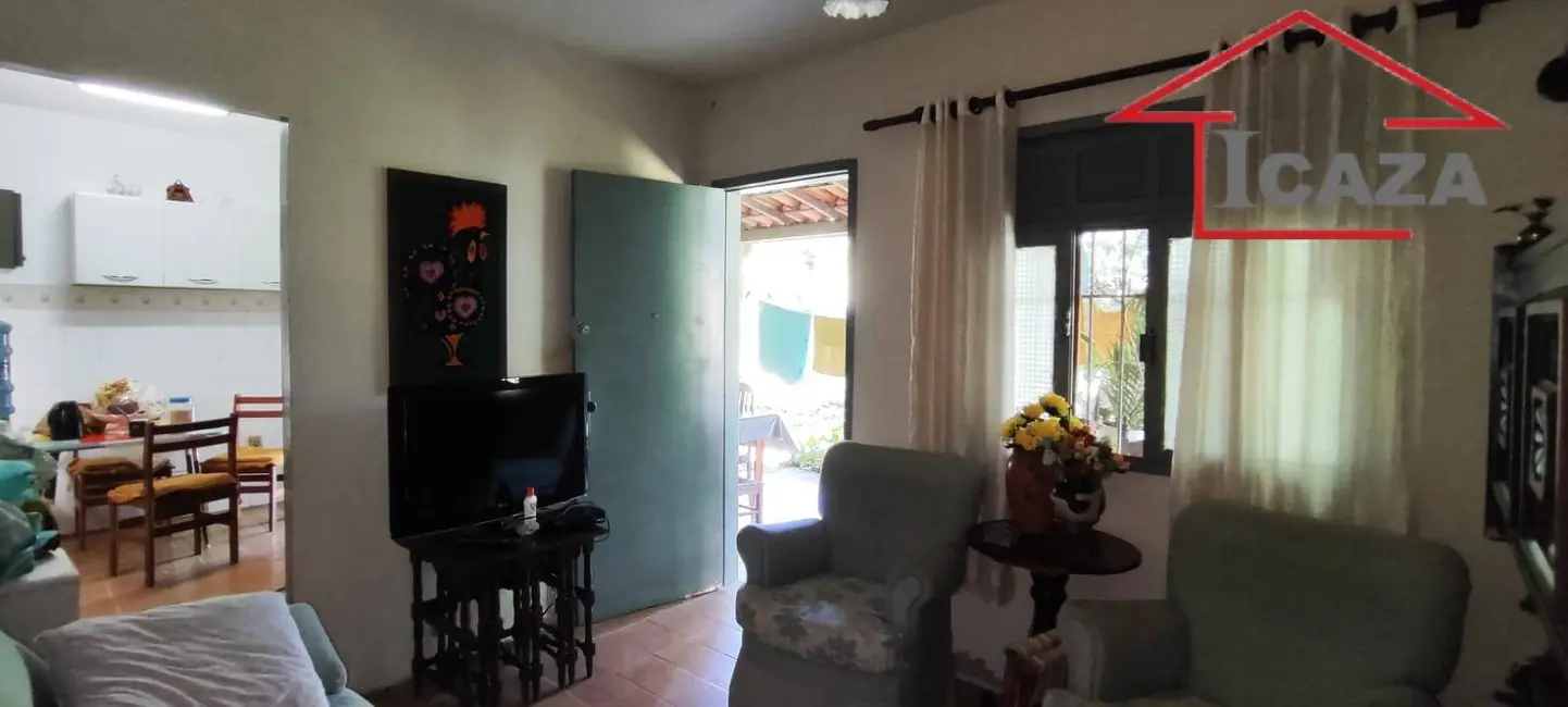 Casa com 3 quartos à venda, 550m2 em Araruama - RJ - imagem 4 Foto 4 de Casa com 3 quartos à venda, 550m2 em Araruama - RJ