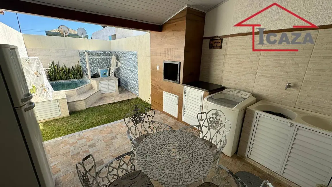 Foto 1 de Casa com 2 quartos à venda, 120m2 em Araruama - RJ