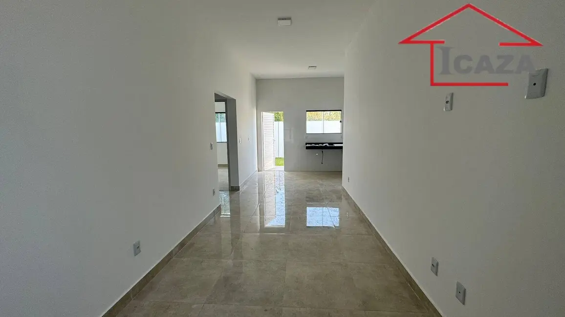 Foto 2 de Casa com 2 quartos à venda, 70m2 em Araruama - RJ