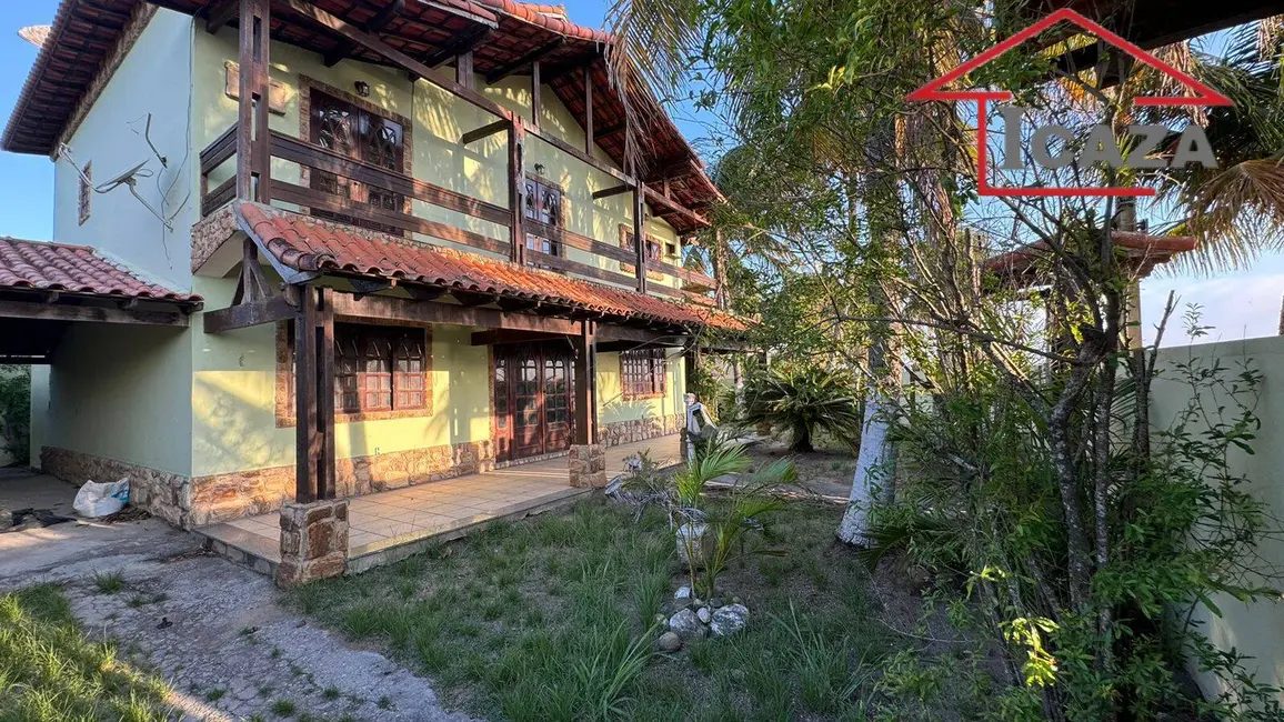 Foto 2 de Casa com 4 quartos à venda em Araruama - RJ