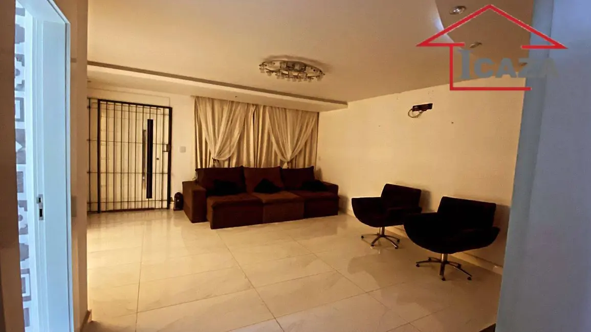 Casa com 3 quartos à venda, 360m2 em Araruama - RJ - imagem 4 Foto 4 de Casa com 3 quartos à venda, 360m2 em Araruama - RJ