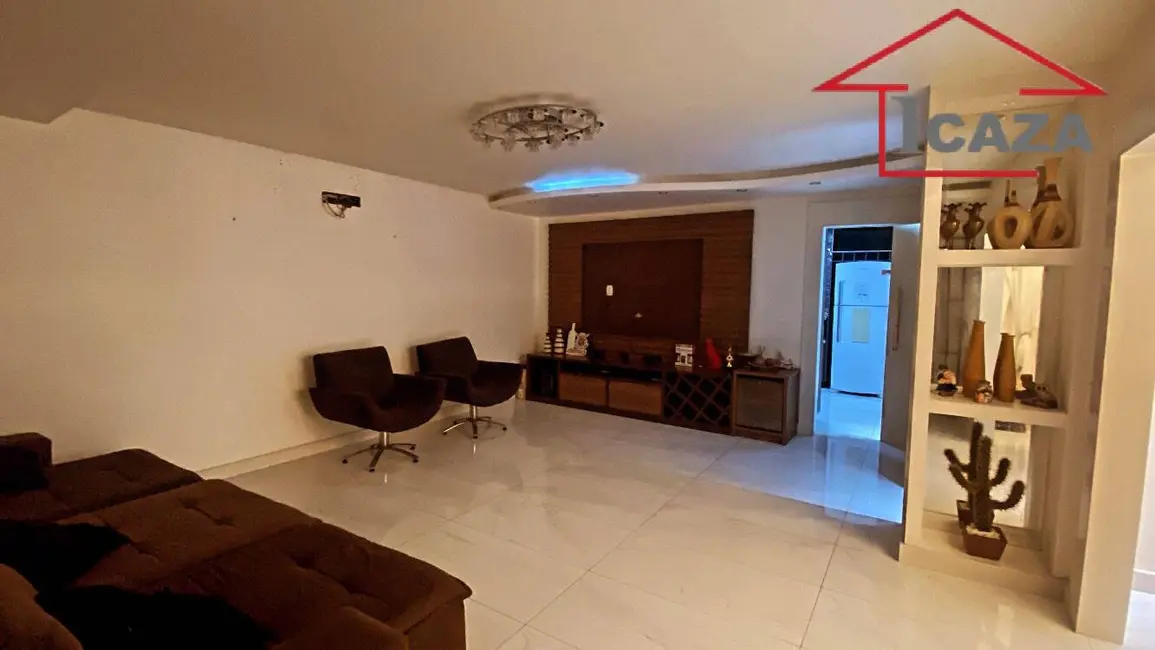Casa com 3 quartos à venda, 360m2 em Araruama - RJ - imagem 5 Foto 5 de Casa com 3 quartos à venda, 360m2 em Araruama - RJ