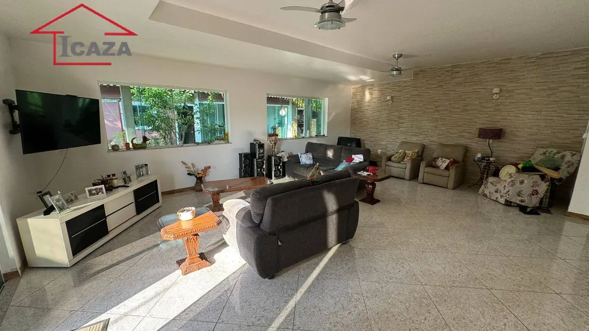 Foto 3 de Casa com 4 quartos à venda, 2000m2 em Araruama - RJ