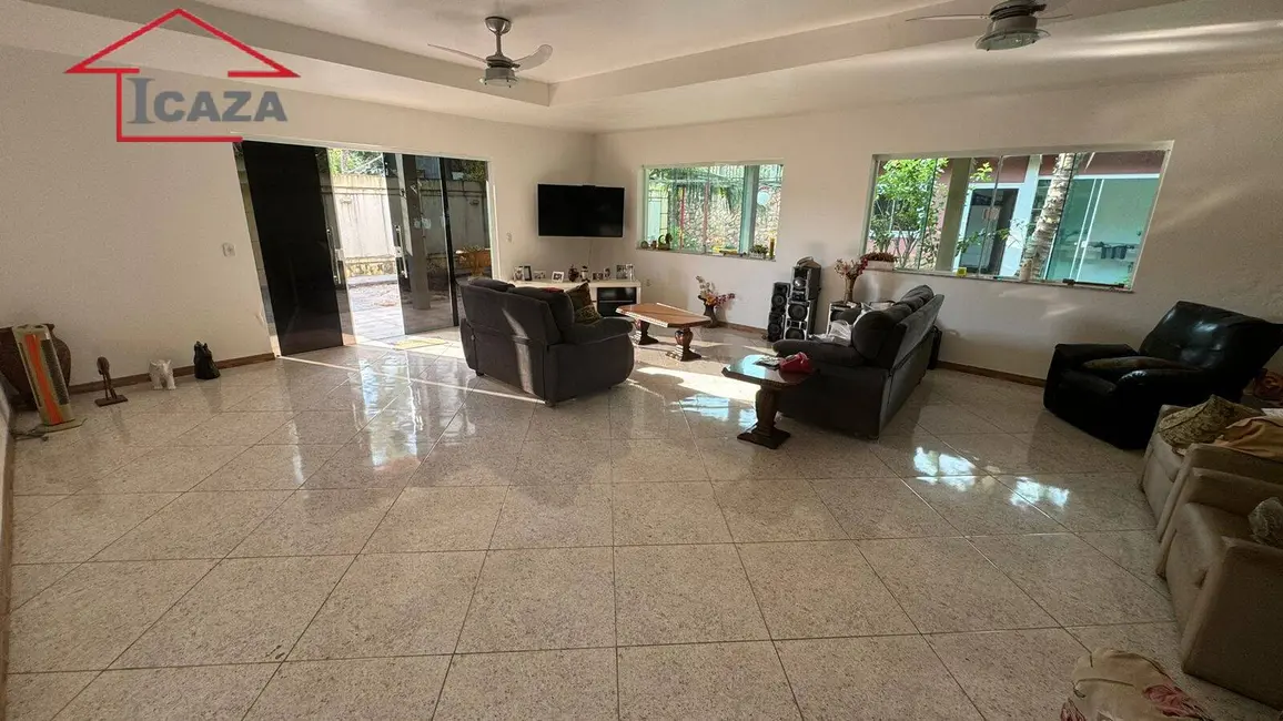 Foto 4 de Casa com 4 quartos à venda, 2000m2 em Araruama - RJ